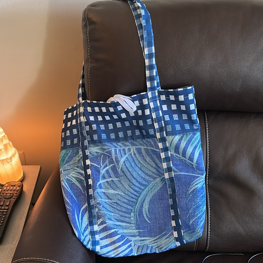 Tommy Bahama Tote/Bag!! - Picture 3 of 4